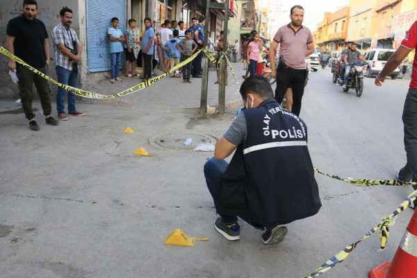 Adana'da kaldırımda görünce dehşet saçtı! Kanlar içinde bıraktı - Resim: 0