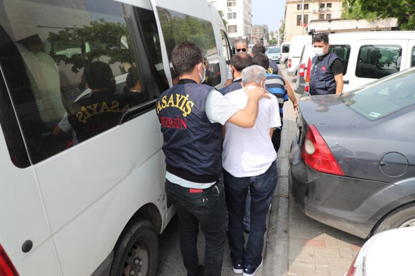 Mersin'de fuhuş operasyonunda evden çıkanlar pes dedirtti - Resim: 1