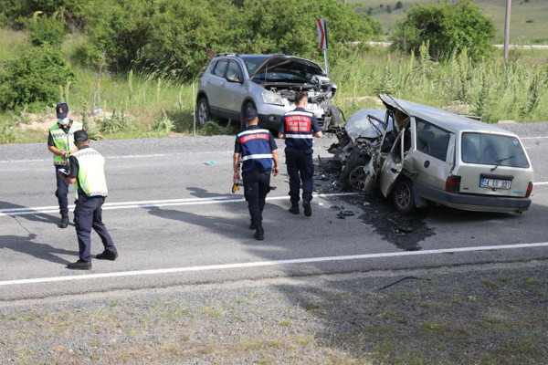Bolu'da korkunç kaza! Araç paramparça oldu: Acı haber geldi - Resim: 0