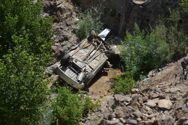 Bingöl'de araç uçuruma yuvarlandı! Feci kazada kahreden haber geldi - Resim: 0