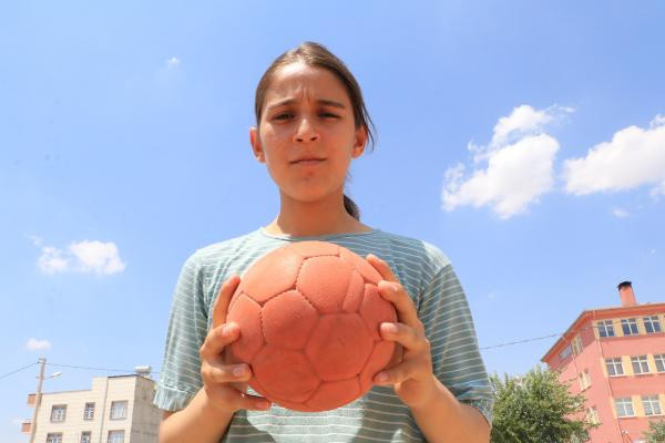 Gözyaşlarıyla anlatmıştı! Merve Akpınar'a yüzde 100 bursu bakın kimin verdi - Resim: 0