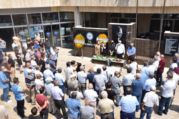 Zonguldak'ta cenaze töreninde CHP'li başkan partisine sitem etti: Maalesef kaybetmeye başladı - Resim: 0