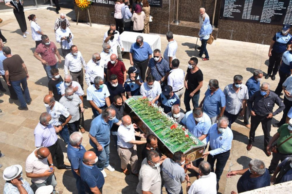 Zonguldak'ta cenaze töreninde CHP'li başkan partisine sitem etti: Maalesef kaybetmeye başladı - Resim: 1