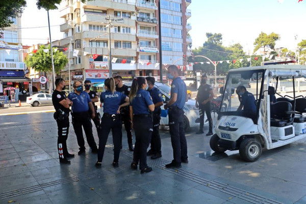 Antalya'da taciz kavgası! Kadınlar bir anda bağırınca ortalık karıştı - Resim: 0