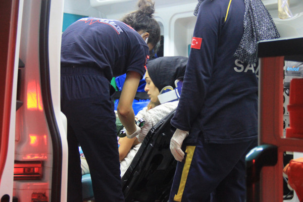 Kocaeli'de feci kaza! İki araç kafa kafaya çarpıştı: Can pazarı yaşandı - Resim: 1