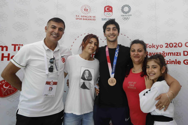 Hakan Reçber Tokyo Olimpiyatlarından madalyayla döndü! 'Çok sıkıntılı dönemler geçirdik' - Resim: 0