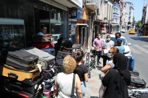 İstanbul'da yüzde 80 indirimle satıyor! 5 bin TL'lik telefon bin 500 TL - Resim: 0