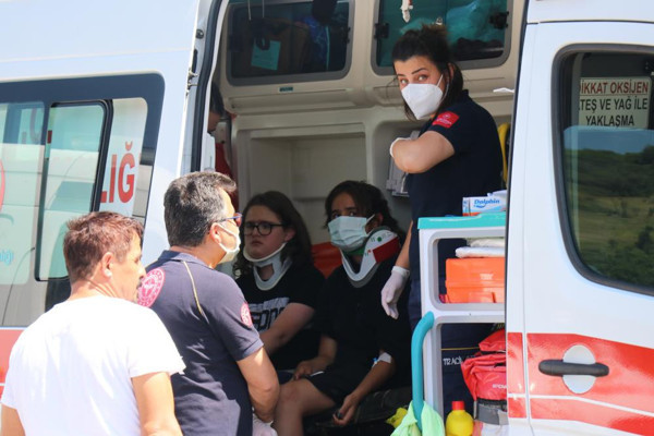 Bolu'da zincirleme kazada can pazarı! 4 araç birbirine girdi - Resim: 1