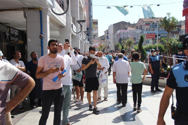 Kocaeli'de dumanlar gökyüzünü sardı! Alevler tüm binayı kapladı - Resim: 1