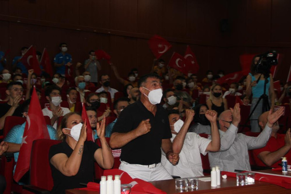 Eray Şamdan Olimpiyat oyunlarında tarihe geçti! Ailesi gözyaşlarını tutamadı - Resim: 1