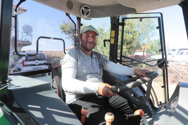 Denizli'de canını zor kurtardı traktörü alev alev yandı! Osman Zolan sözünü tuttu - Resim: 0