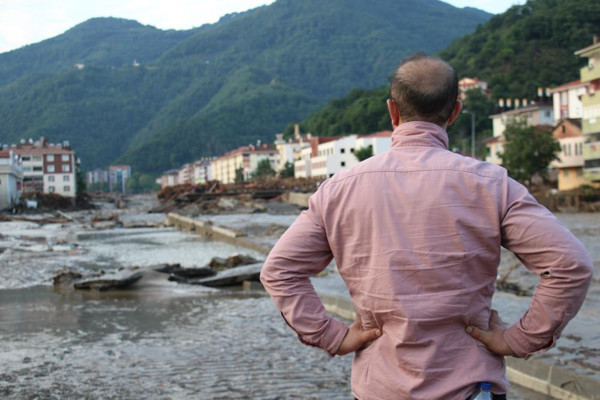 Kastamonu'de sel felaketi! 'Birbirimize sarılarak ağladık' deyip anlattı: Öleceğiz artık - Resim: 0