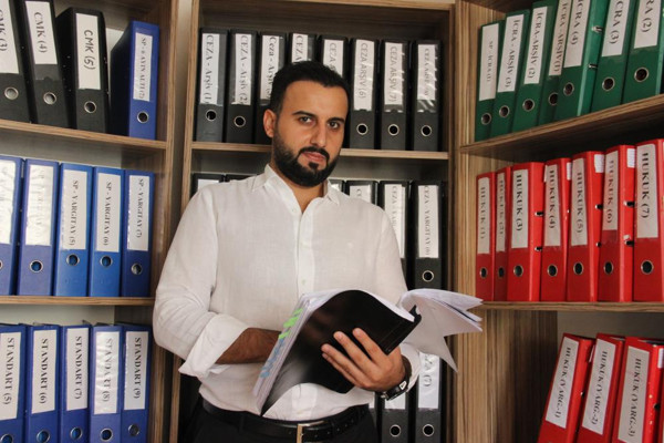 İzmir'de yazıyı görünce şaştı kaldı tek başına kaldı! Kemal Sunal filmi gerçek oldu - Resim: 3