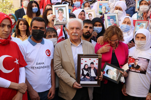 Diyarbakır anneleri 3. yılına girdi! Doğu Perinçek: Dünyaya örnek olarak tarihi bir iş yaptınız - Resim: 1