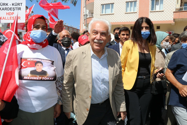 Diyarbakır anneleri 3. yılına girdi! Doğu Perinçek: Dünyaya örnek olarak tarihi bir iş yaptınız - Resim: 0