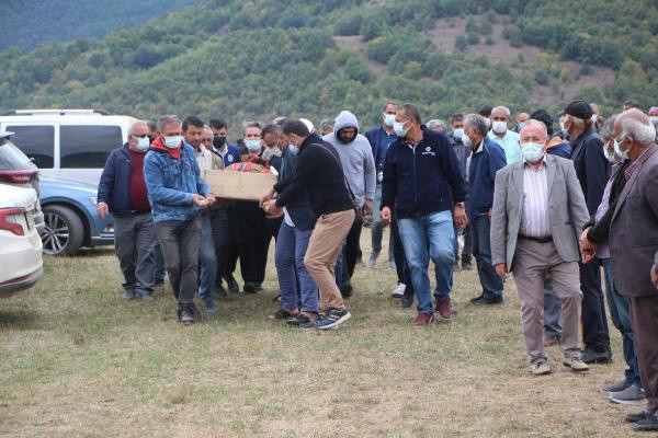 Tekirdağ'da hemzemin geçitteki kazada ölen adam defnedildi! Evlerini 6 ay önce almışlar - Resim: 0