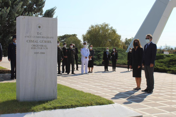 27 Mayıs darbesinin lideri Cemal Gürsel mezarına anmaya sadece 2 kişi geldi - Resim: 0