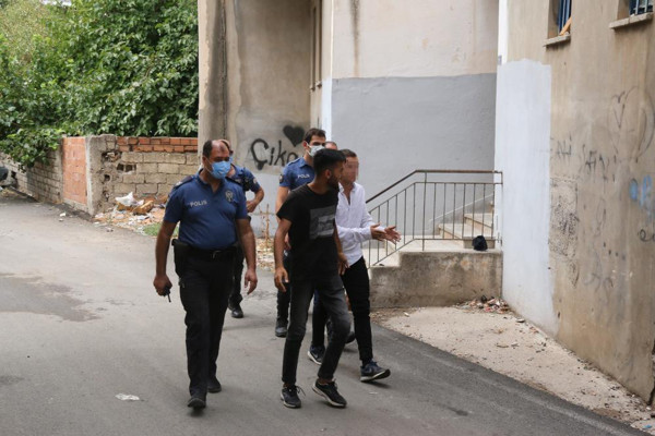 Antalya'da yürekler ağza geldi! Çay bardağı sayesinde ölümün kıyısından döndü - Resim: 1