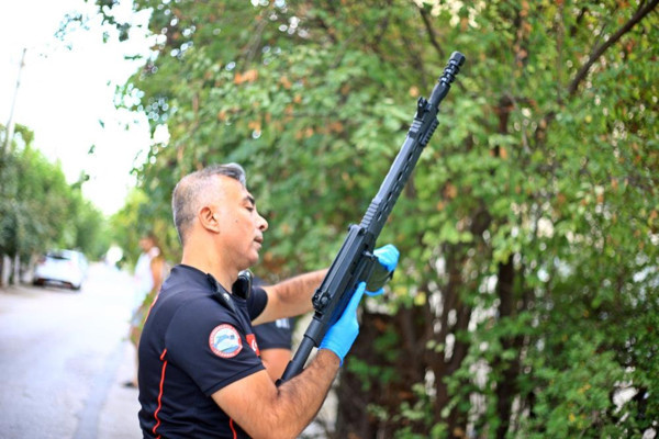 Antalya'da eşiyle tartışıp sokakta terör estirdi! Gazetecilere yanıtı pes dedirtti - Resim: 1