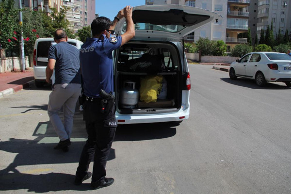 Antalya'da hırsızın bahanesi pes dedirtti! Yakalanmaktan kaçamadı - Resim: 1