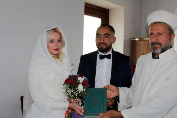 Önce Müslüman oldu sonra Sivas'a gelin - Resim: 0