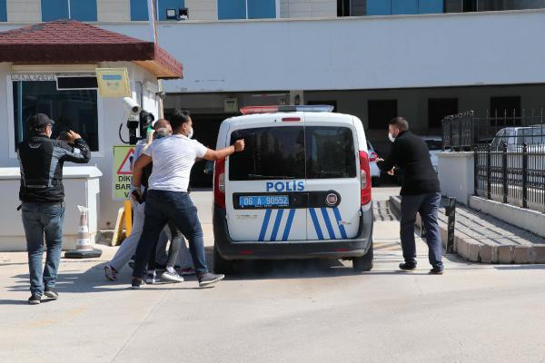 Ankara'da kahvaltı bahanesiyle iğrenç olay! Tuvalete götürüp 10 dakika... - Resim: 0