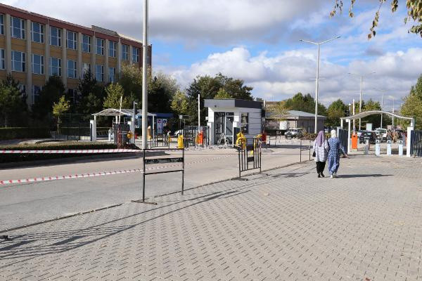 Eskişehir Osmangazi Üniversitesi'nden tepki çeken ücret kararı: 30 TL, 50 TL, 100 TL... - Resim: 0