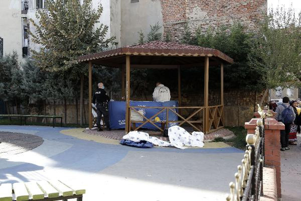 İstanbul'da parkta ölü halde bulundu! Ölmeden önce bakın ne demiş - Resim: 0