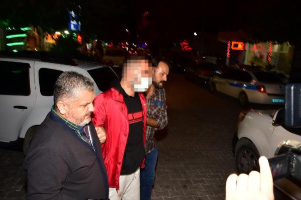 İzmir'de vehşet! Sokakta karşılaştığı husumetlisini defalarca sırtından bıçakladı - Resim: 0