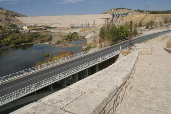 900 yıllık! Dünyada tek: Diyarbakır'da ezber bozan görüntü isyan ettirdi - Resim: 1
