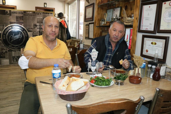 Kahramanmaraş'ta 7 saat bekletilip yapılıyor: Korona olmamak için herkese tavsiye ediyorum - Resim: 1