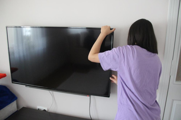 Elazığ'da TV'ye bakan aile hayatının şokunu yaşadı: Teknik servis inanamadı - Resim: 1