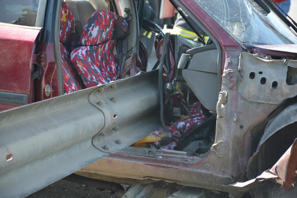 Kocaeli'de bariyere ok gibi saplandı! Botlarına sarılarak gözyaşı döktü - Resim: 1