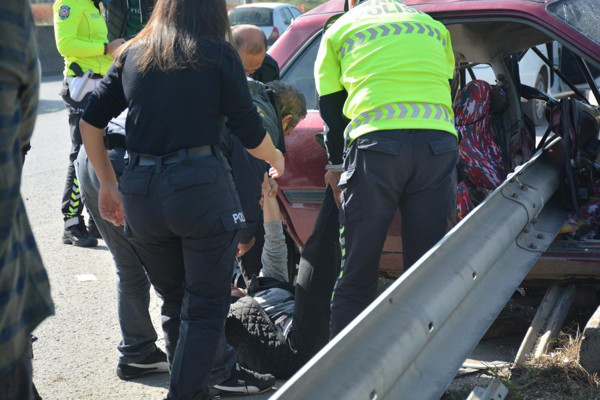 Kocaeli'de bariyere ok gibi saplandı! Botlarına sarılarak gözyaşı döktü - Resim: 2