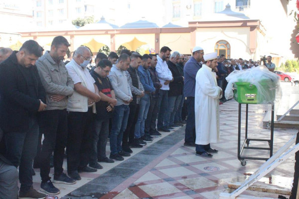 Eşi duvara vurarak öldürdü! Kilis'te cenazede tepki: Eğer senin yerine 10 adam... - Resim: 0