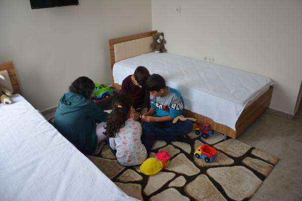 Bakan Derya Yanık duyurdu! 12 yaş üstü erkek çocuğu olan şiddet mağduru kadınlara daire hizmeti - Resim: 1