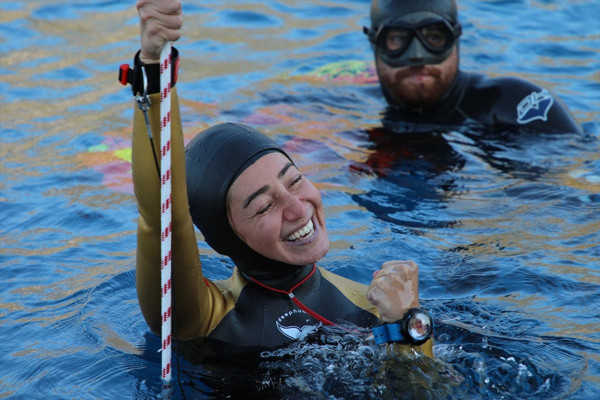 Tek nefeste 100 metre! Şahika Ercümen dünya rekoru kırdı - Resim: 0