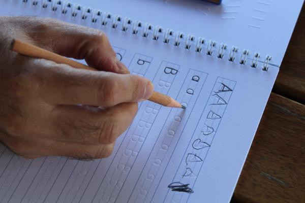 Kocaeli'de el yazısını düzeltmek isterken geliştirdi! Patentini aldı - Resim: 0