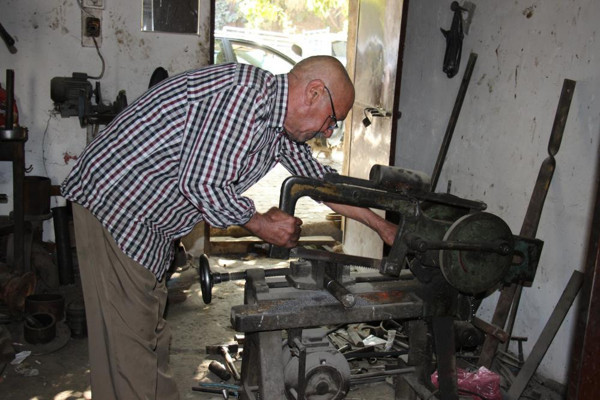 Aydın'da 48 yıldır bu işi yapıyor! Esnafın kurtarıcısı oldu: Çırak bulamıyor - Resim: 0