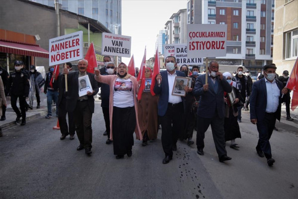 Van'da 'baban ölmeden gel gör' deyip kızına seslendi: 10 yıldır... - Resim: 0