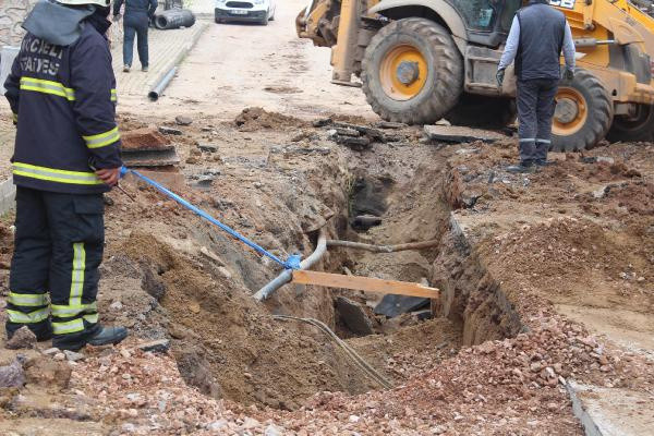 Kocaeli'de patlama nedeniyle çevreyi koku sardı! Evler tahliye edildi - Resim: 0