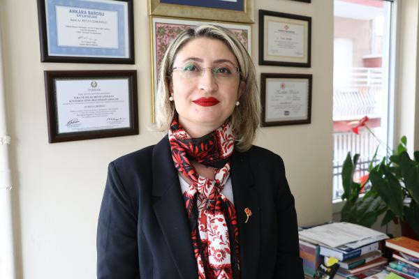 İki üniversite mezunu eşten çalıştırmayan kocaya boşanma davası: Karnımda 5 aylık bebeğim öldü - Resim: 1