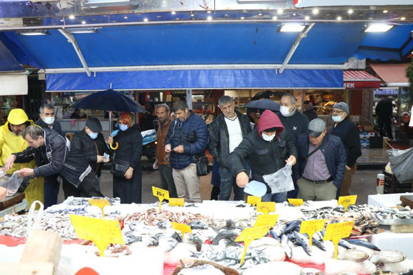 Balık fiyatları düştü! Balıkçılar şaşkın: Bu işten bir şey anlayamadım - Resim: 0