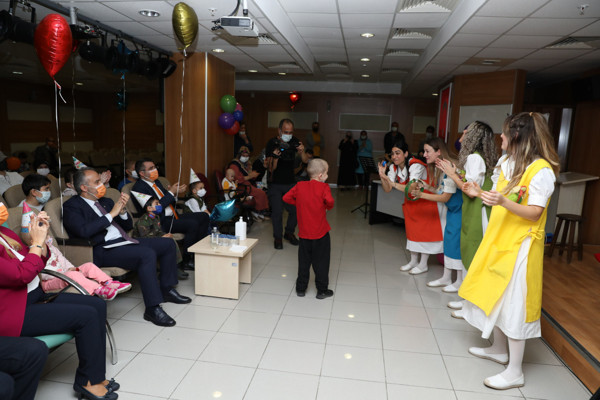 Lösemili çocuklar için tiyatro hastaneye taşındı - Resim: 0