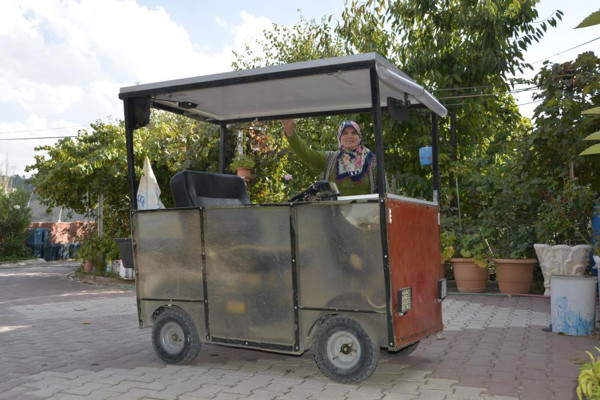 Karaman'da eşi yolda kalmasın diye yaptı! Elektriğini kendisi üretiyor - Resim: 0