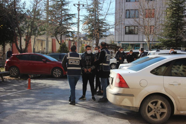 Afyonkarahisar'da 'damsız girilmez' kavgası! Kurşun yağdırıp delik deşik etti - Resim: 0