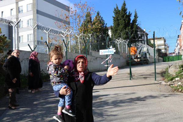 Samsun'da sokağa gelen mahalleli şaşkına döndü: 2 dakikalık yolu 15-20 dakika dolanıyoruz - Resim: 3