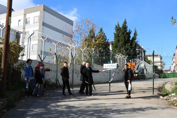 Samsun'da sokağa gelen mahalleli şaşkına döndü: 2 dakikalık yolu 15-20 dakika dolanıyoruz - Resim: 2