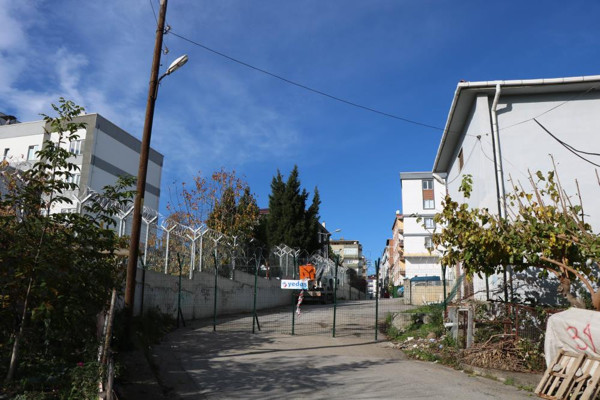 Samsun'da sokağa gelen mahalleli şaşkına döndü: 2 dakikalık yolu 15-20 dakika dolanıyoruz - Resim: 1