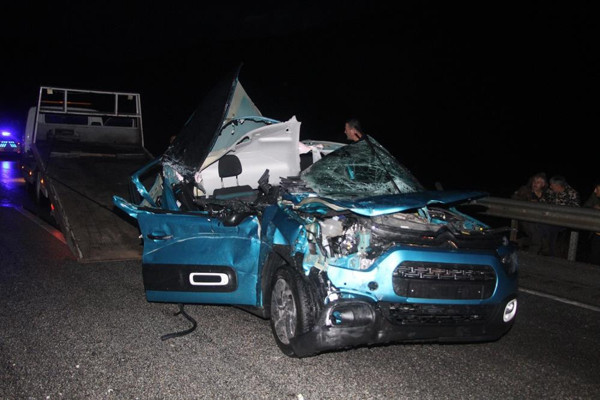 Manisa'da 11 araç birbirine girdi! Ortalık savaş alanına döndü: Trafik kilitlendi - Resim: 2